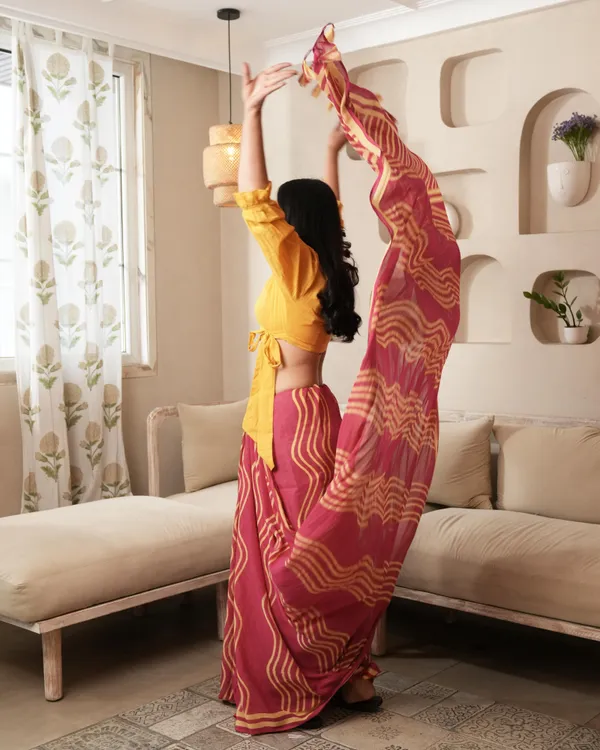 Pink_Cotton_Waves_H_Block_Printed_Mul_Saree_With_Tassels_For_Women